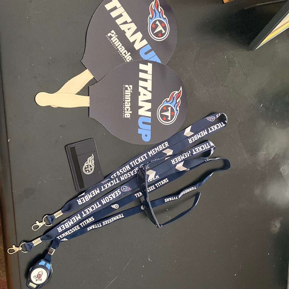 Tennessee Titans Bundle !!!